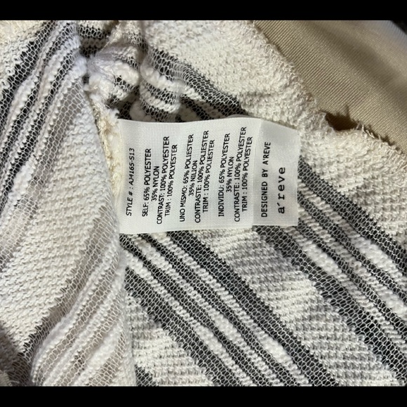 Embroidered 3/4 length sleeve lightweight sweater. - Picture 5 of 5